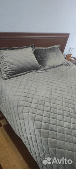 Кровать двухспальная с матрасом 160 200