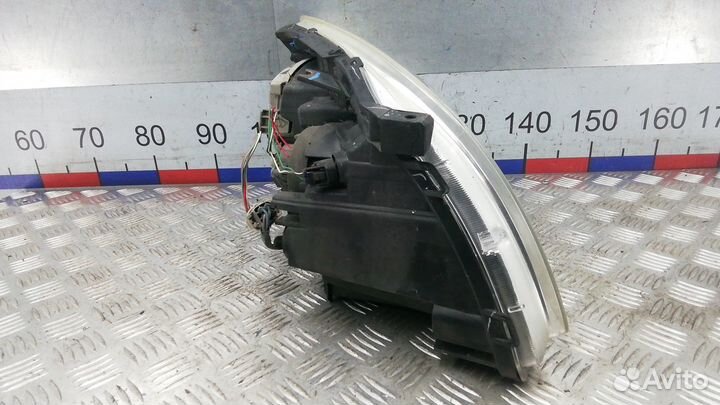 Фара Toyota Avensis T25 (2003-2008)