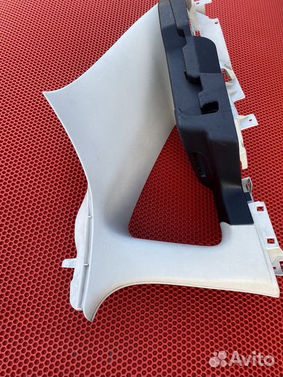 Обшивка задней правой стойки Citroen c4