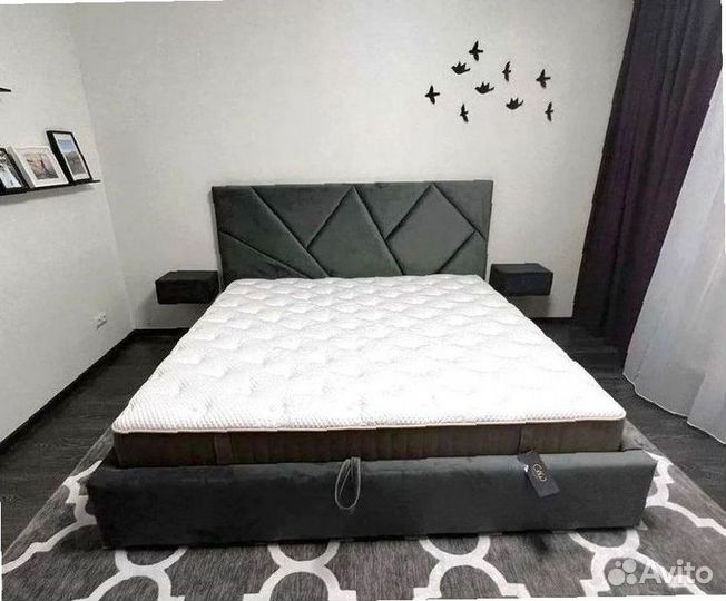 Кровать с мягким изголовьем