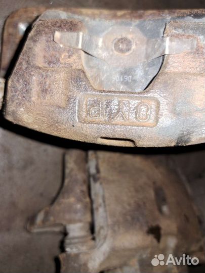 Суппорт передний задний Mitsubishi Pajero 3 V75W