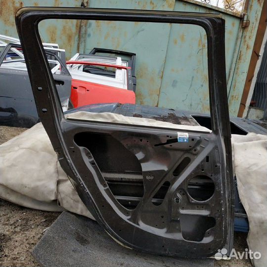 Дверь Peugeot 206