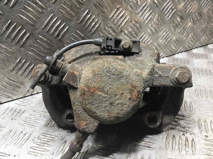 Суппорт передний левый Mercedes C-klasse 68507e 271946