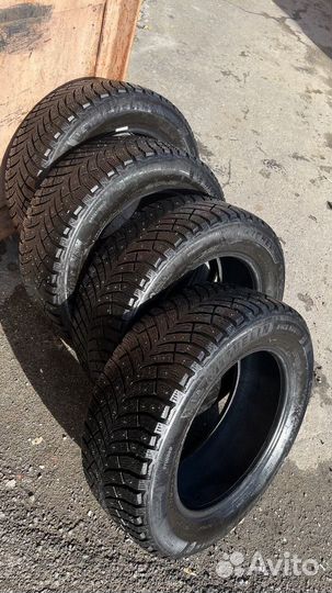 Michelin X-Ice North 4 215/55 R16