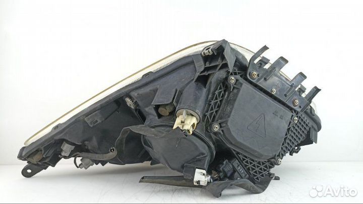 Фара правая Toyota Prius NHW20