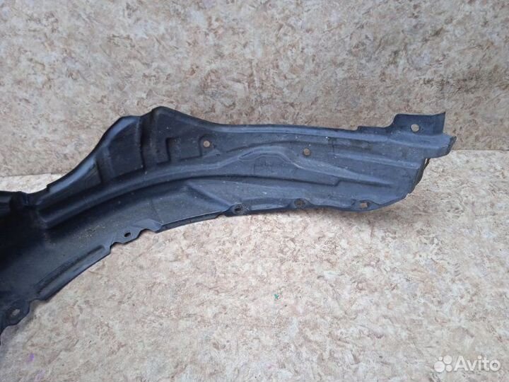 Подкрылок прав. перед. toyota aqua