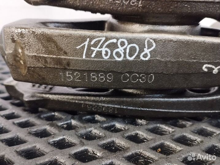 1895271 Вал рокеров