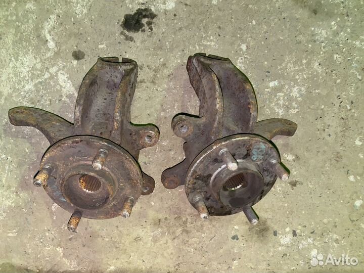 Кулак передний левый и правый Ford Fusion 02-12