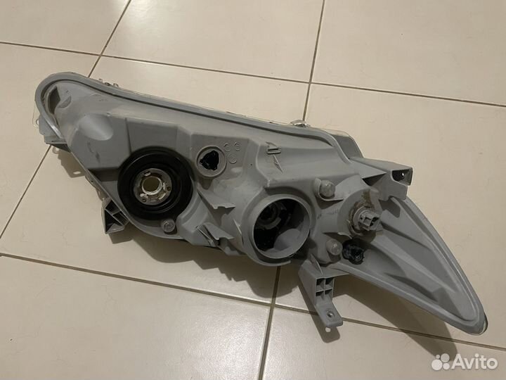 Фары на toyota camry 40