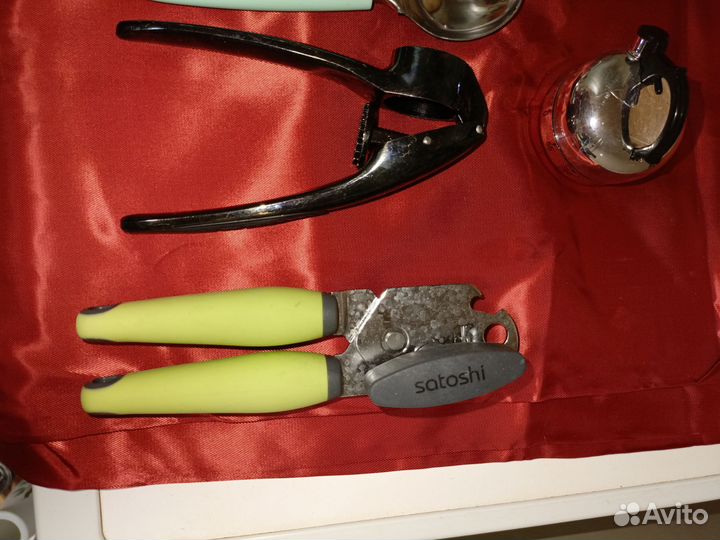 Чеснокодавка, открывалка, таймер и тд