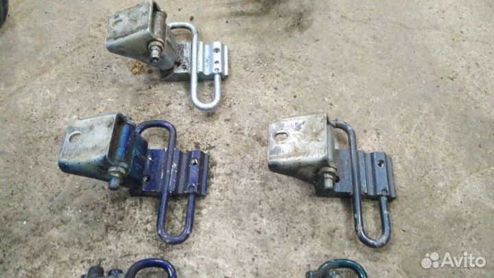 Петля двери нижняя задняя Volkswagen Passat B5 B5+