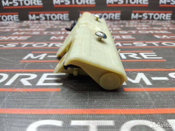 Механизм складывания подголовника задний правый