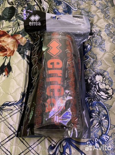 Футбольные щитки