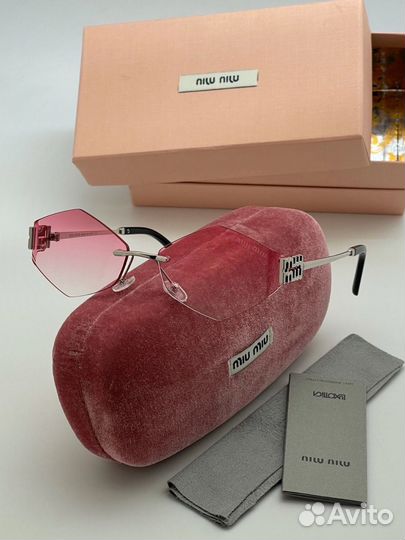 Солнцезащитные очки miu miu