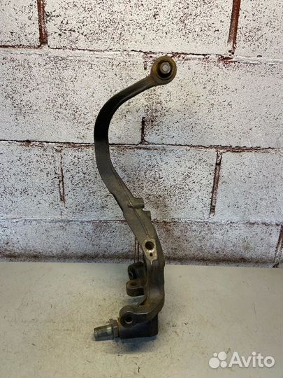 Поворотный кулак задний правый Hyundai Sonata 4 EF