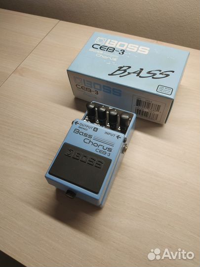 Бас гитарная педаль хорус boss CEB-3