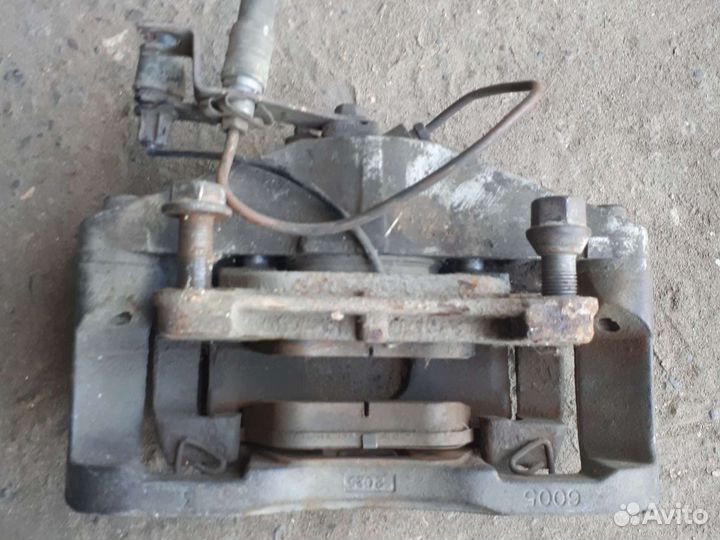 Правый передний суппорт ауди олроад а6с5