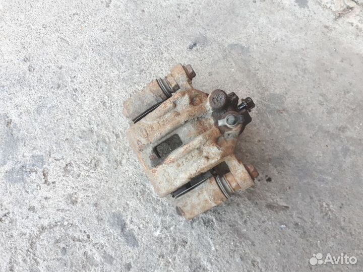 Суппорт тормозной задний правый Hyundai i30 FD