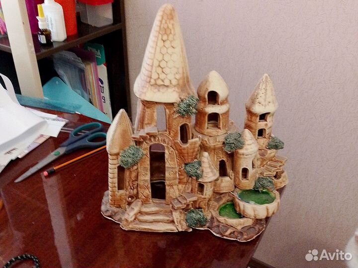 Замок в аквариум