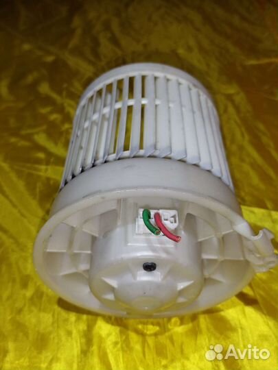 Моторчик печки на Nissan NT32