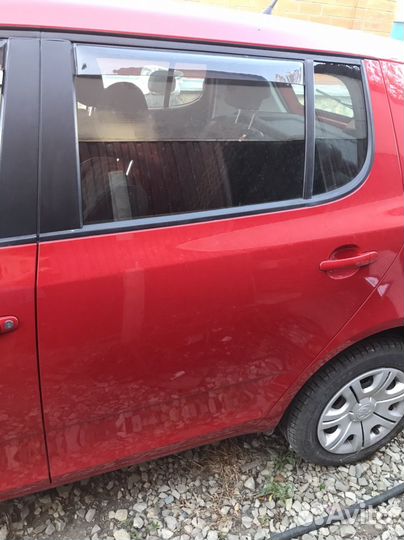 Задняя левая дверь на skoda fabia 2