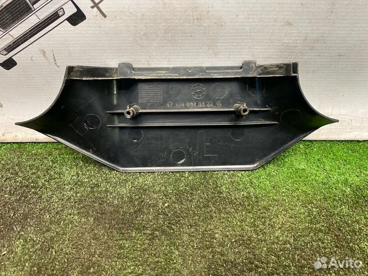 Накладка в салоне левая Mercedes-Benz