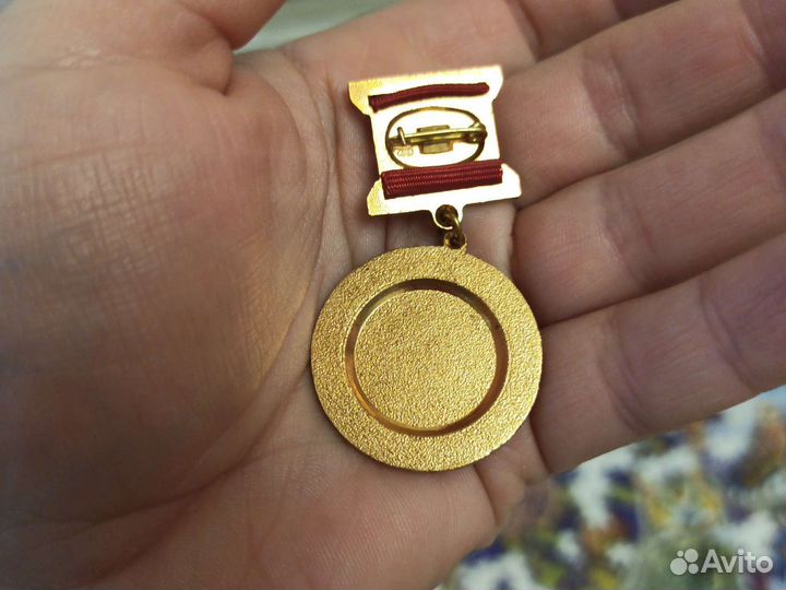 Тяжёлый знак Почётный донор на заколке СССР