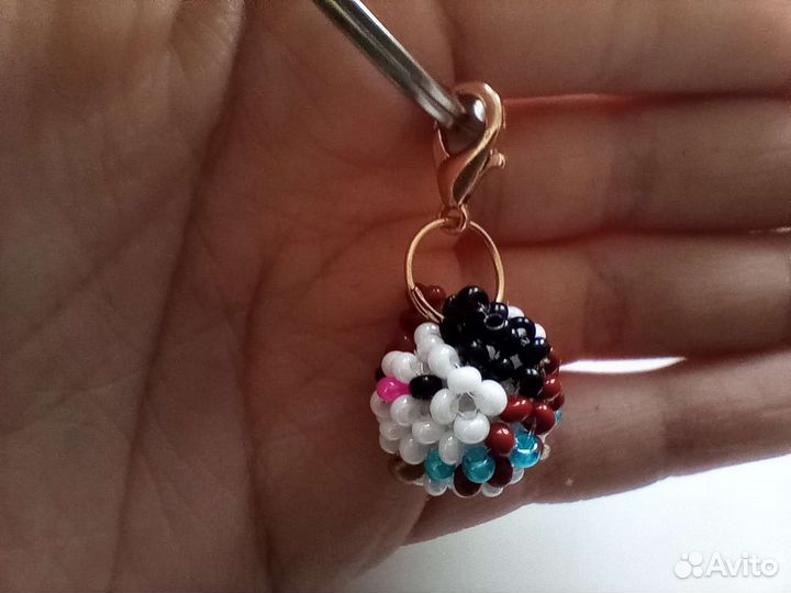 Брелок из бисера Котик