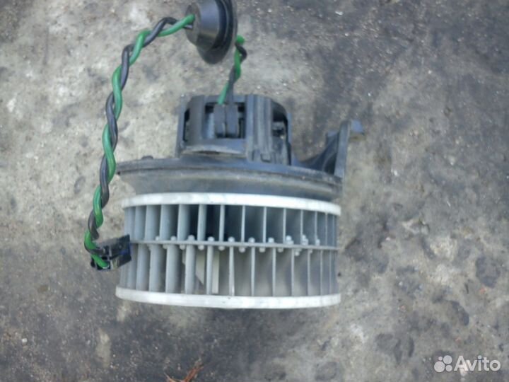 Моторчик печки Додж Интрепид 2002 год