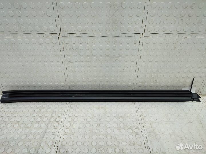 Уплотнитель стекла двери задний правый Lexus Rx 4