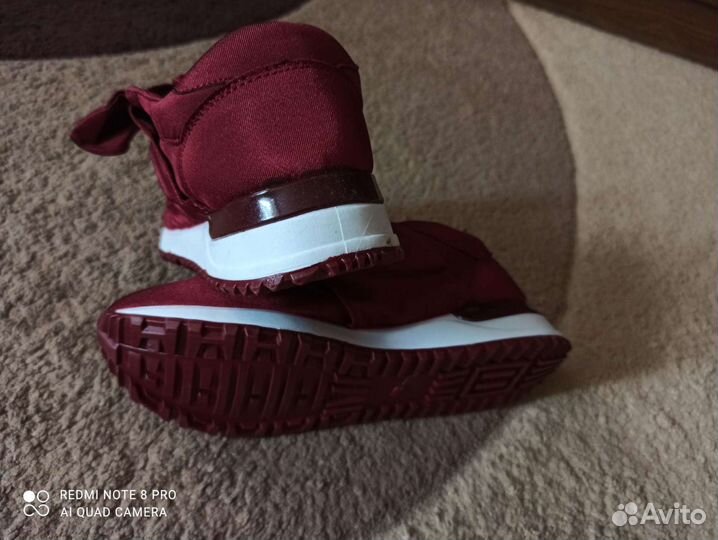 Кроссовки новые