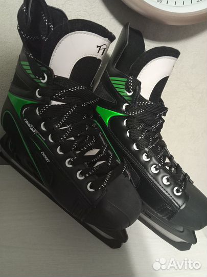 Коньки хоккейные