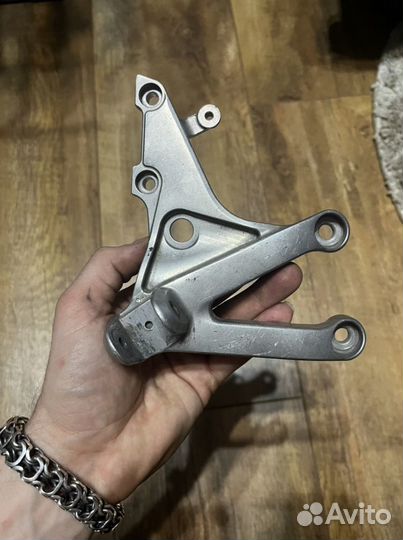 Кронштейн правый honda cbr600rr от 07-12