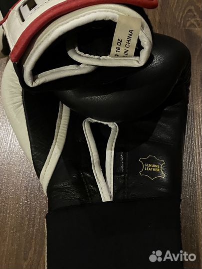 Боксерские перчатки title