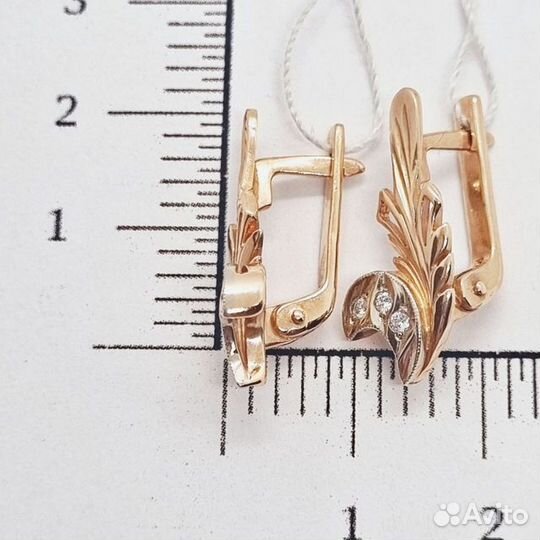 Золотые серьги с камнем