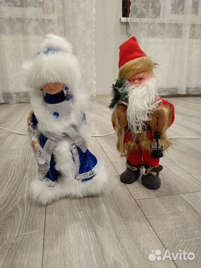 Дед мороз и снегурочка под елку