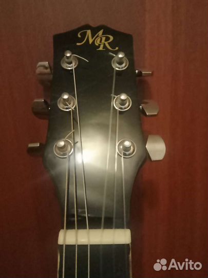Акустическая гитара