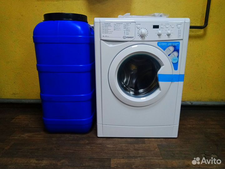 Новая стиральная машинка с баком
