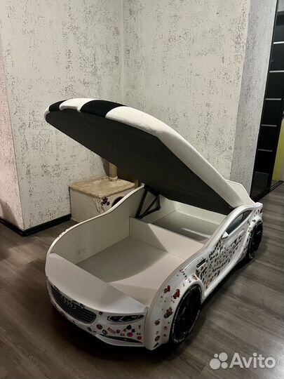 Детская кроватка машинка