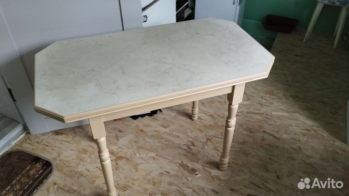 Кухонный стол