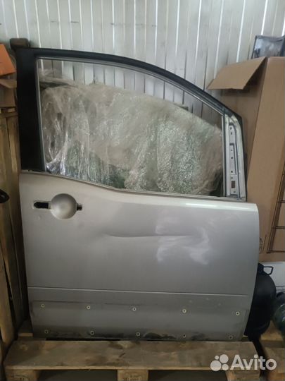 Дверь передняя правая Nissan Serena c25