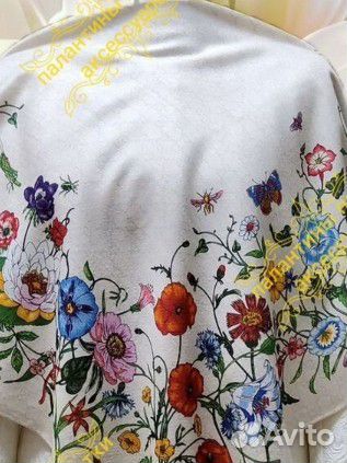Gucci светлый платок для Юлии