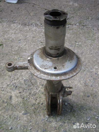 Передние стойки ваз 2110