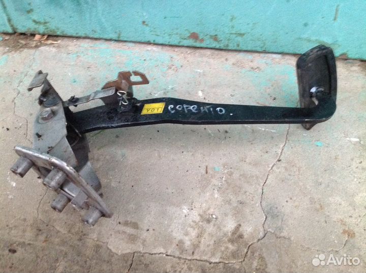 Kia Sorento педаль тормоза