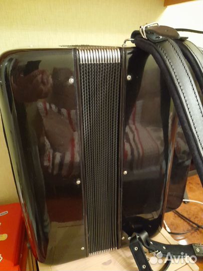 Готово-выборный цельнопланосный 4-х голосый баян