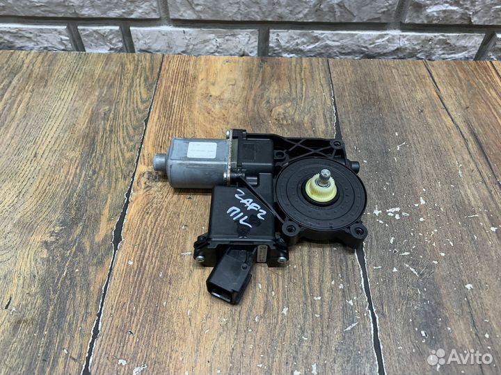 Opel zafira C Моторчик стеклоподъемника