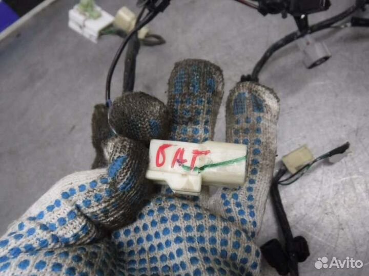 Проводка двери багажника Mitsubishi Pajero Sport 2