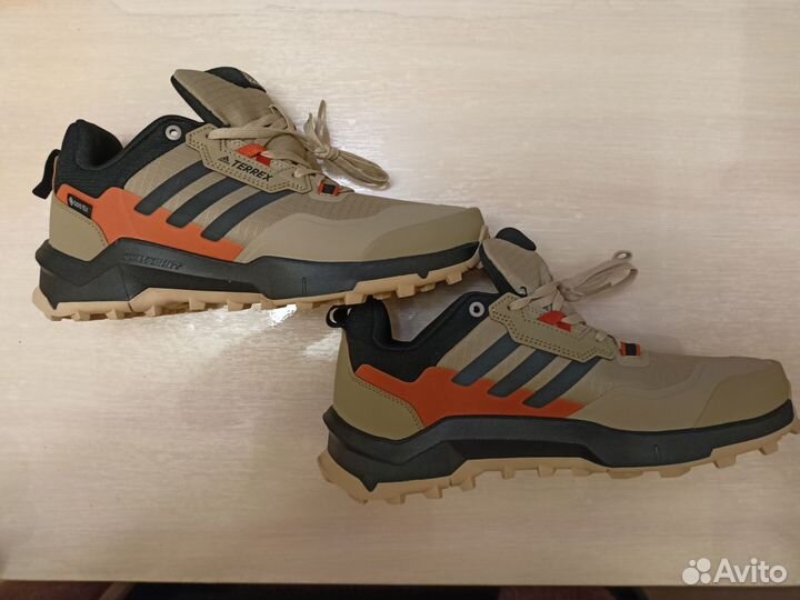 Кроссовки adidas 42р