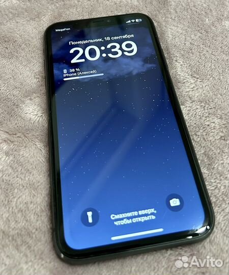 Телефон iPhone 11