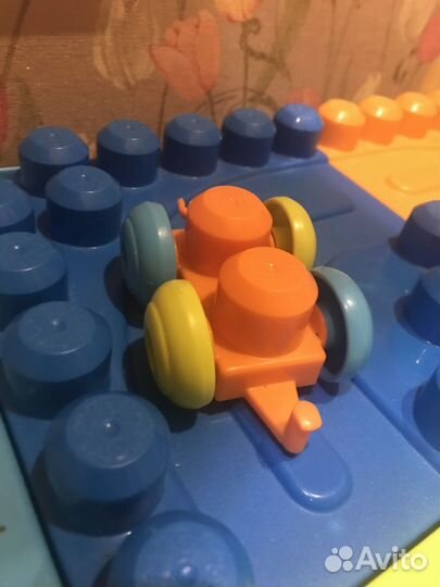 Стол Lego Мега Блокс + Лего Мега Блокс + 2 машинки